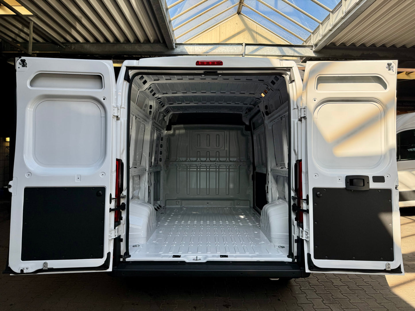 Fiat Ducato 2.2 D L2H2 KLIMAAUT CARPLAY PDC AHK 3STZ