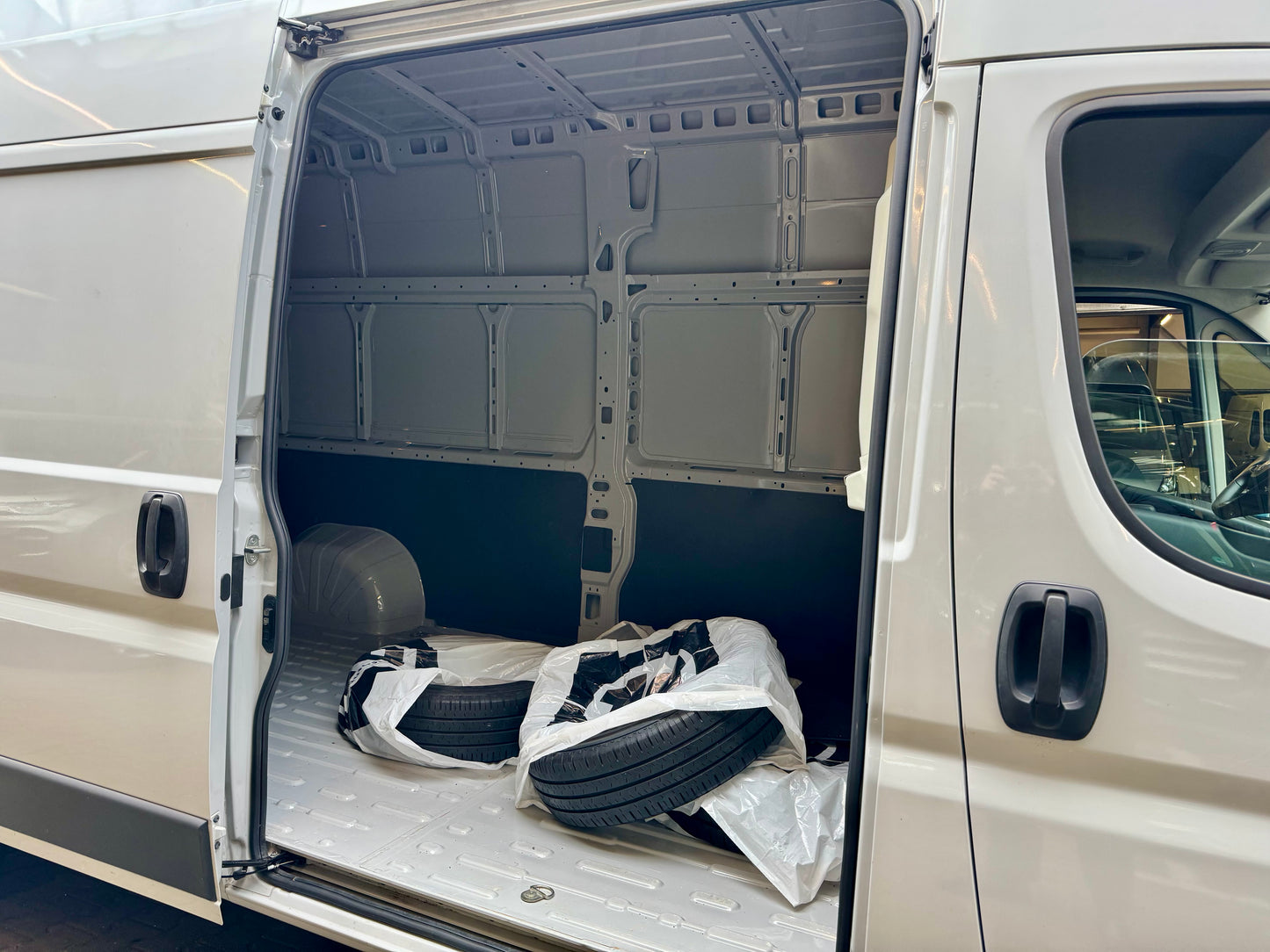 Fiat Ducato 2.2 D L5H3 MAXI AHK KLIMA CAM 3SITZE 3,5t
