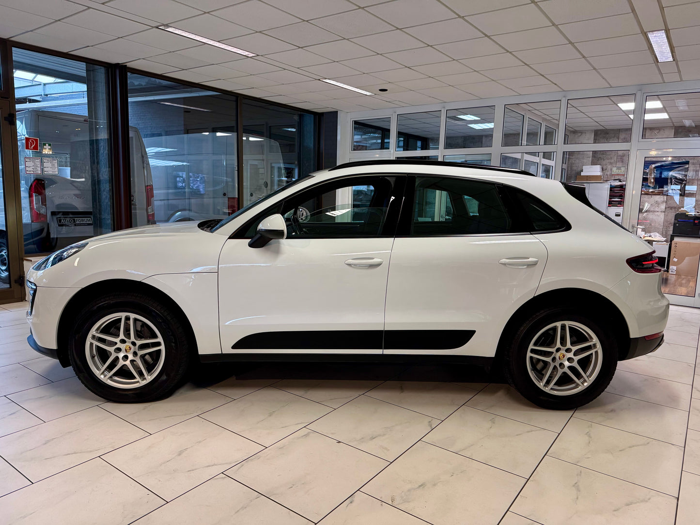 Porsche Macan SPORT PANORAMA LEDER KAMERA AHK MEMORY PDC