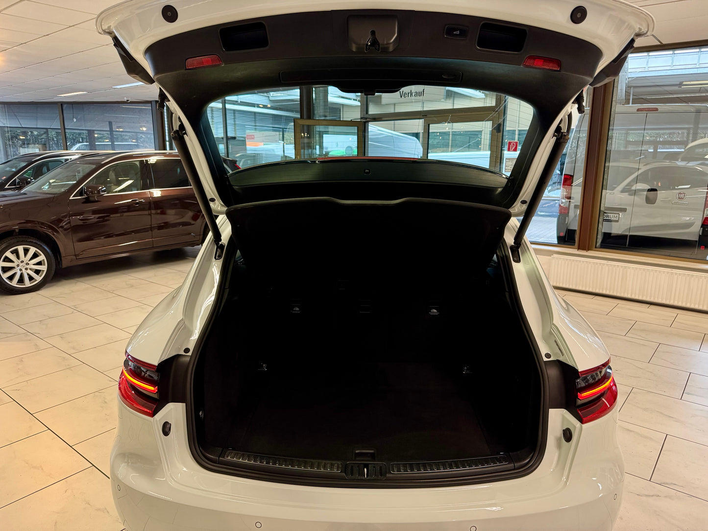 Porsche Macan SPORT PANORAMA LEDER KAMERA AHK MEMORY PDC