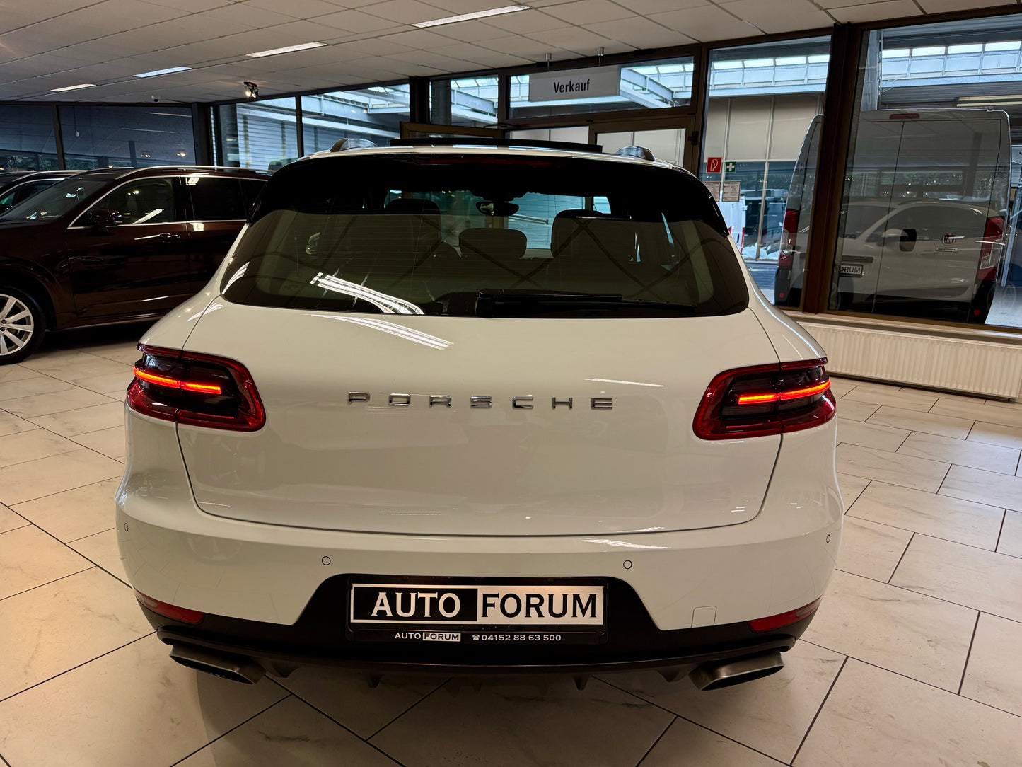 Porsche Macan SPORT PANORAMA LEDER KAMERA AHK MEMORY PDC