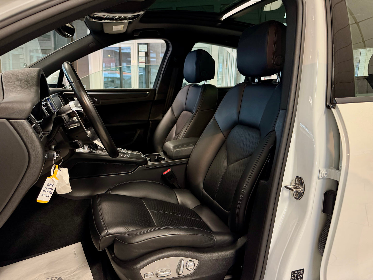 Porsche Macan SPORT PANORAMA LEDER KAMERA AHK MEMORY PDC