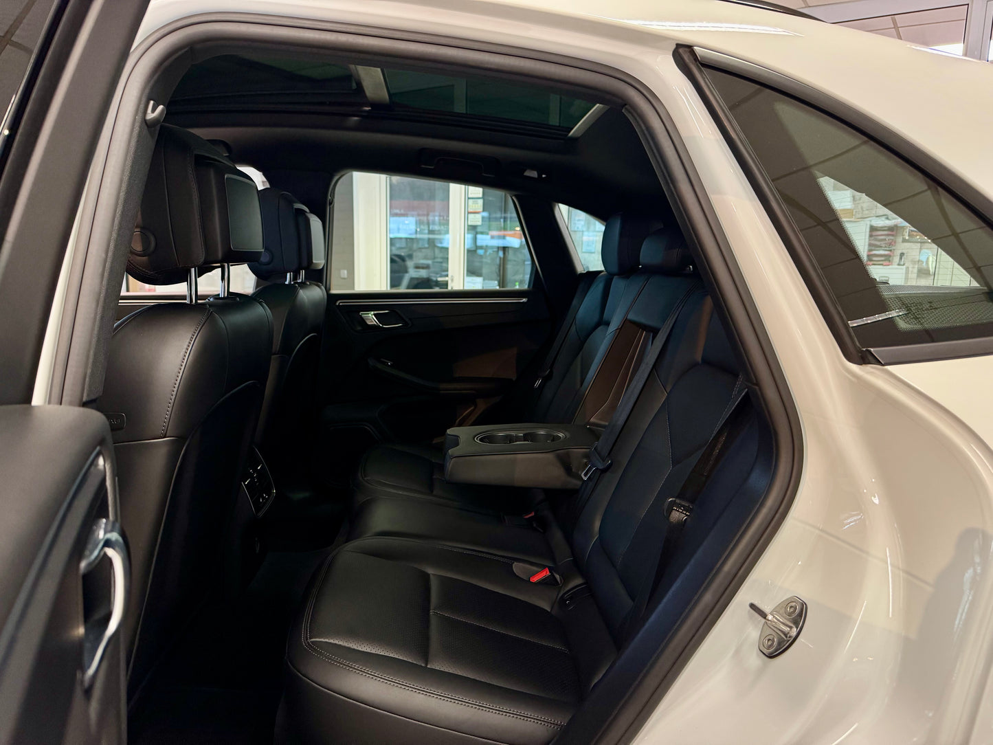 Porsche Macan SPORT PANORAMA LEDER KAMERA AHK MEMORY PDC