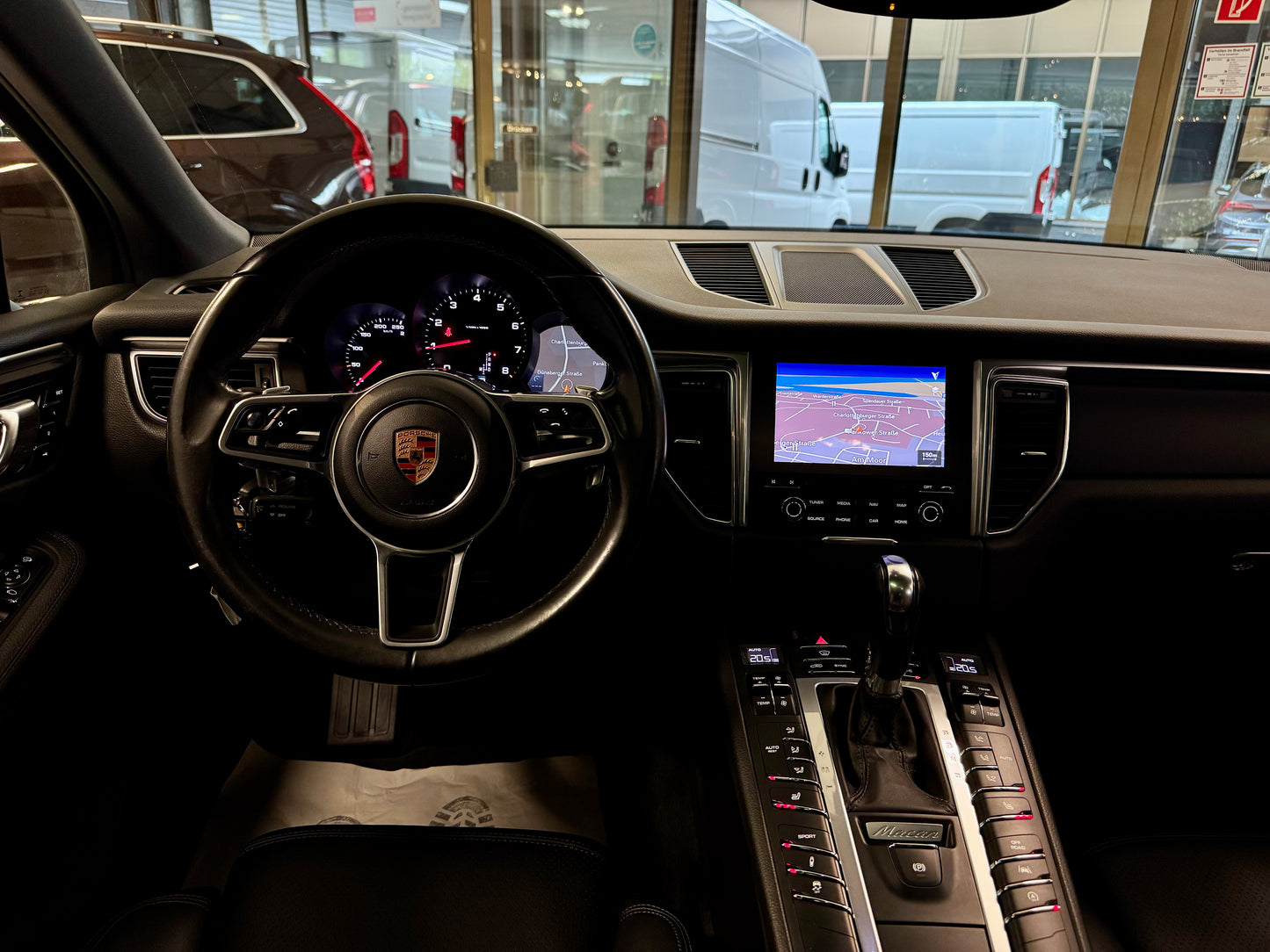 Porsche Macan SPORT PANORAMA LEDER KAMERA AHK MEMORY PDC