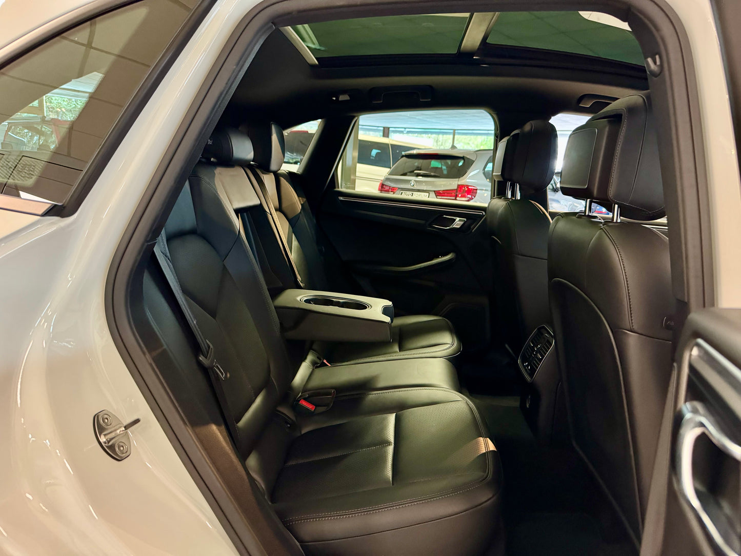 Porsche Macan SPORT PANORAMA LEDER KAMERA AHK MEMORY PDC