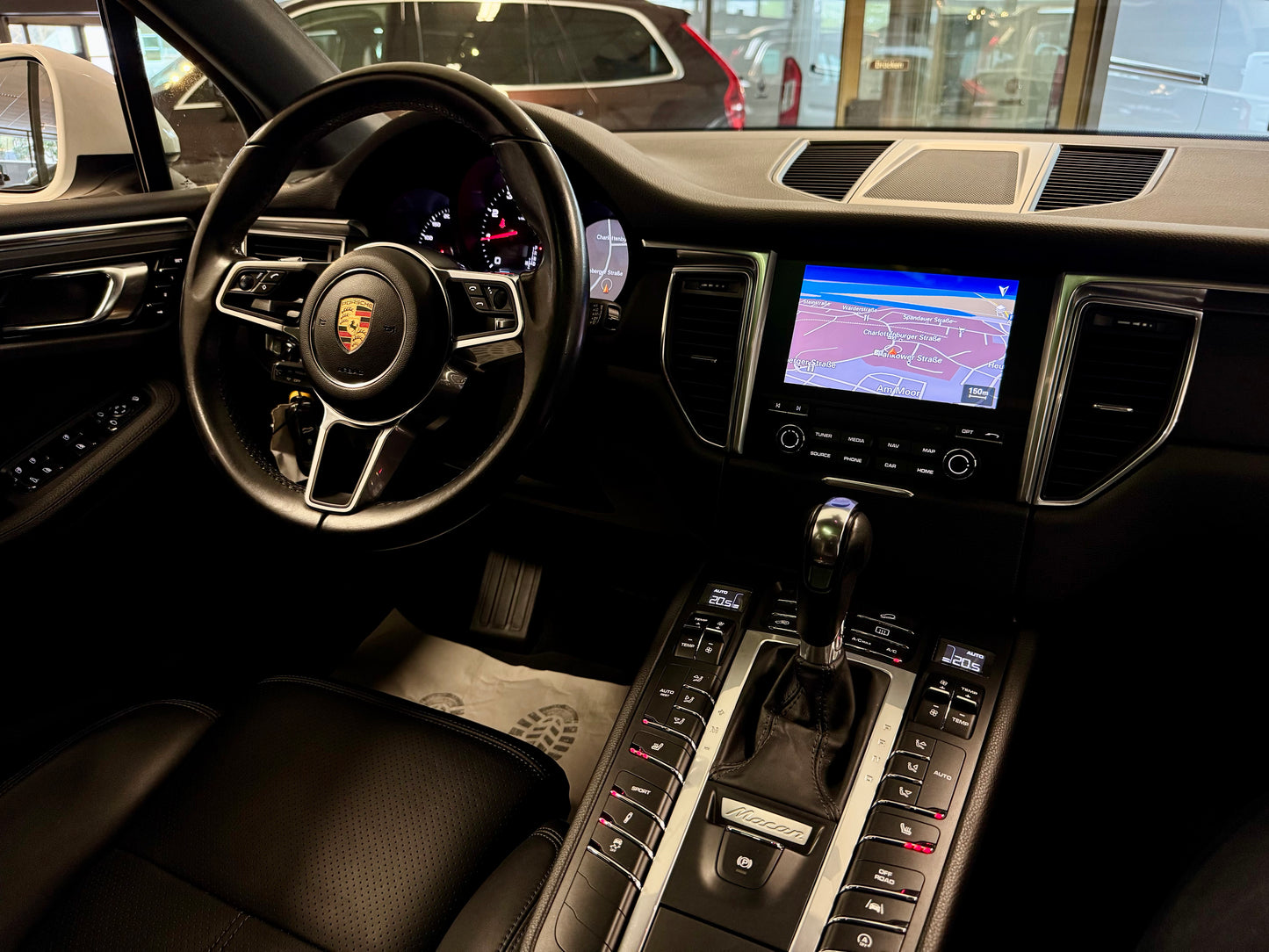 Porsche Macan SPORT PANORAMA LEDER KAMERA AHK MEMORY PDC