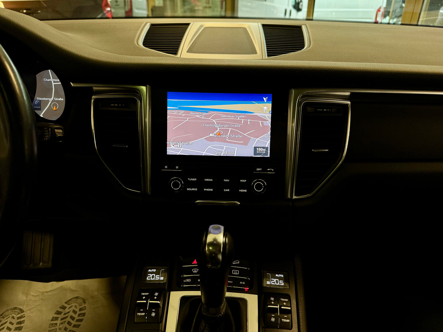 Porsche Macan SPORT PANORAMA LEDER KAMERA AHK MEMORY PDC