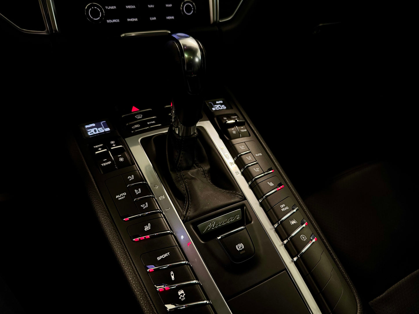 Porsche Macan SPORT PANORAMA LEDER KAMERA AHK MEMORY PDC