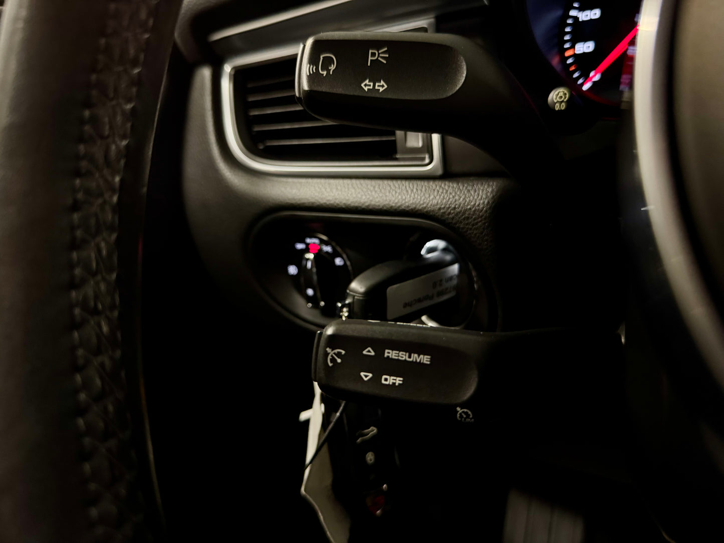 Porsche Macan SPORT PANORAMA LEDER KAMERA AHK MEMORY PDC