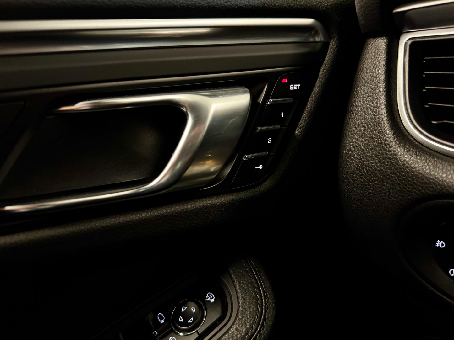 Porsche Macan SPORT PANORAMA LEDER KAMERA AHK MEMORY PDC