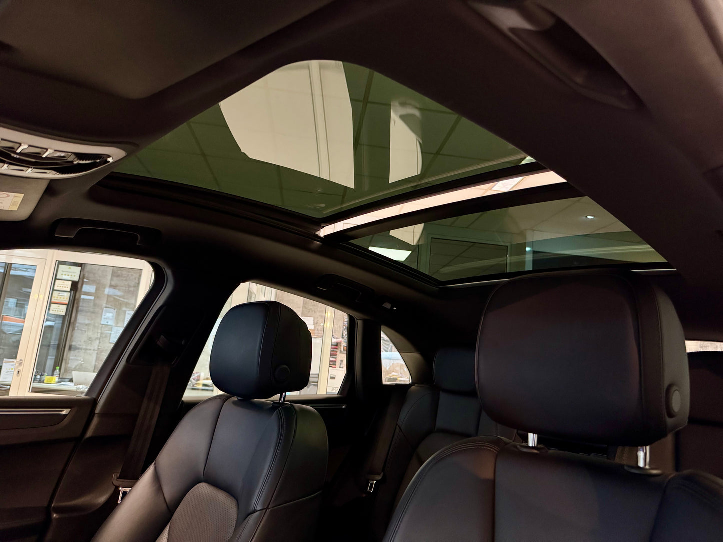 Porsche Macan SPORT PANORAMA LEDER KAMERA AHK MEMORY PDC