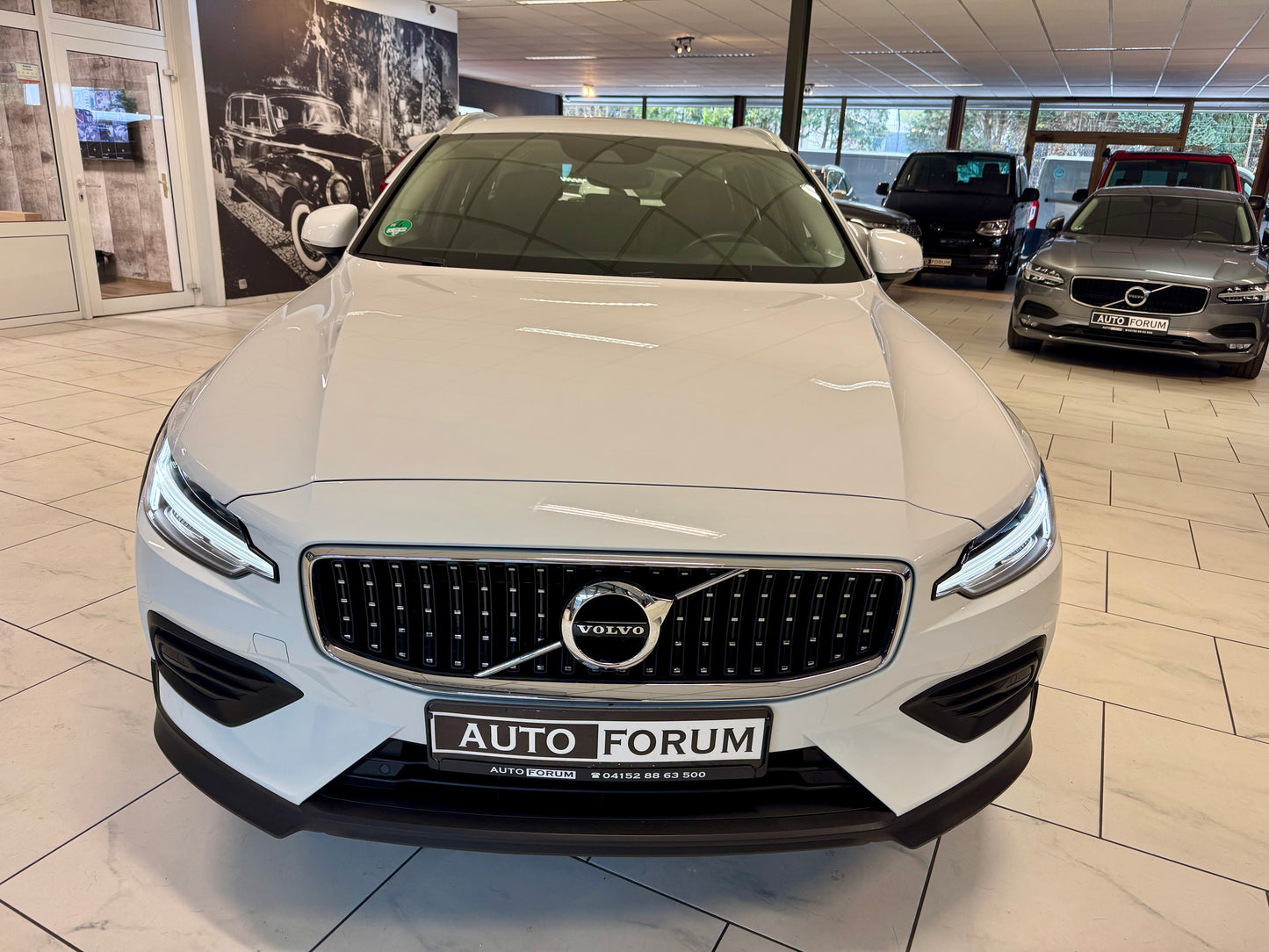 Volvo V60 D4 CROSS COUNTRY AWD LEDER AHK NAVI LED CAM