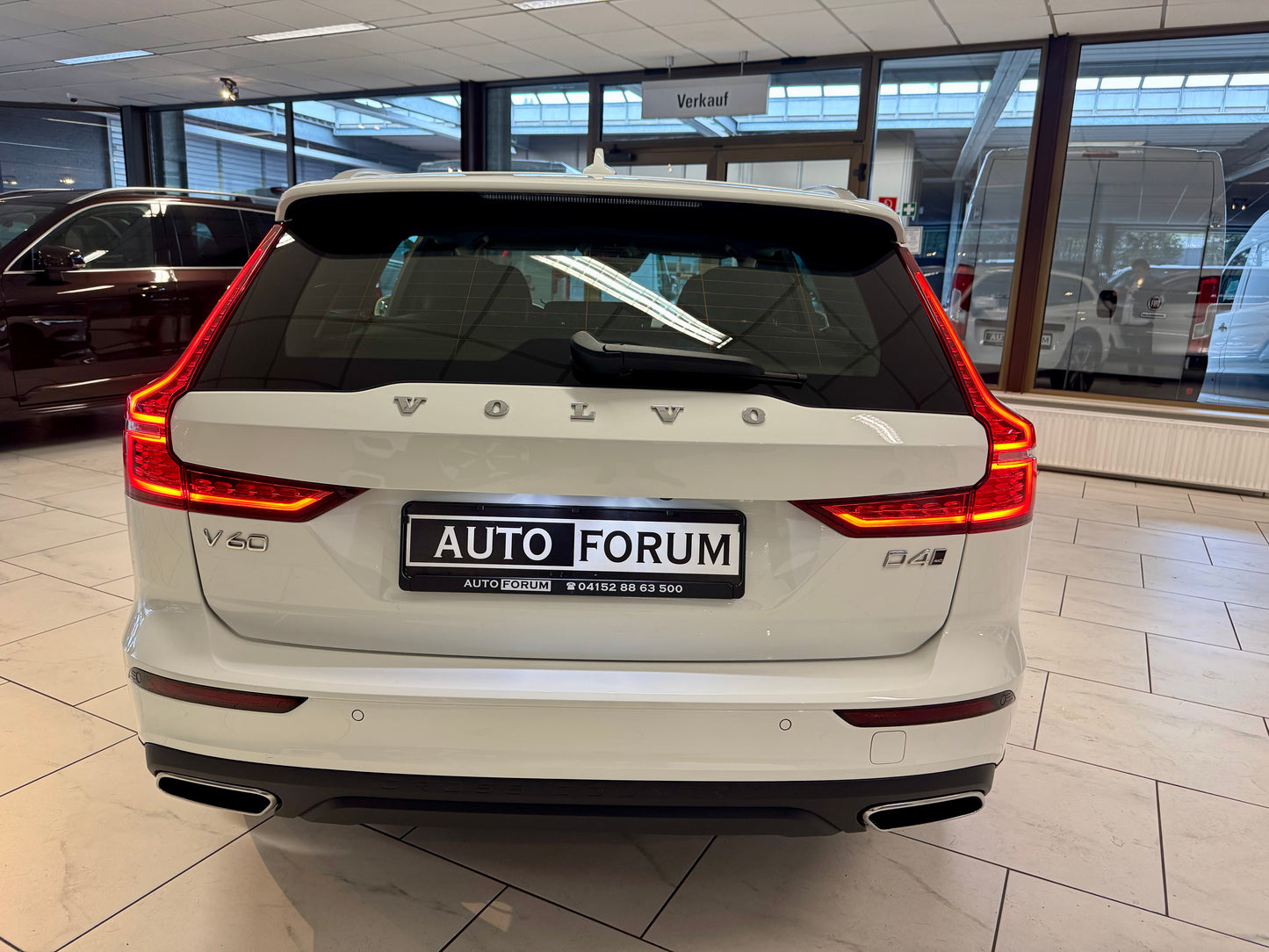 Volvo V60 D4 CROSS COUNTRY AWD LEDER AHK NAVI LED CAM