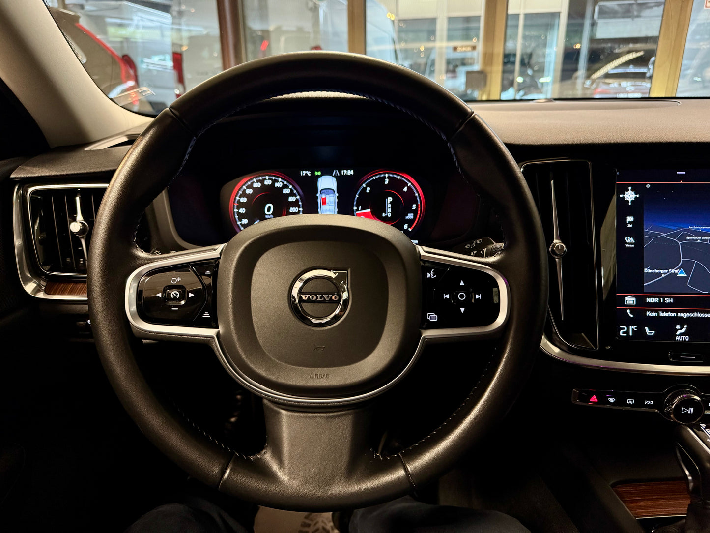 Volvo V60 D4 CROSS COUNTRY AWD LEDER AHK NAVI LED CAM
