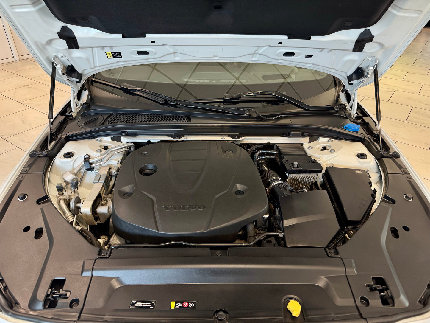 Volvo V90 2.0 D5 AWD R-DESIGN AHK LEDER NAVI LED SHZ