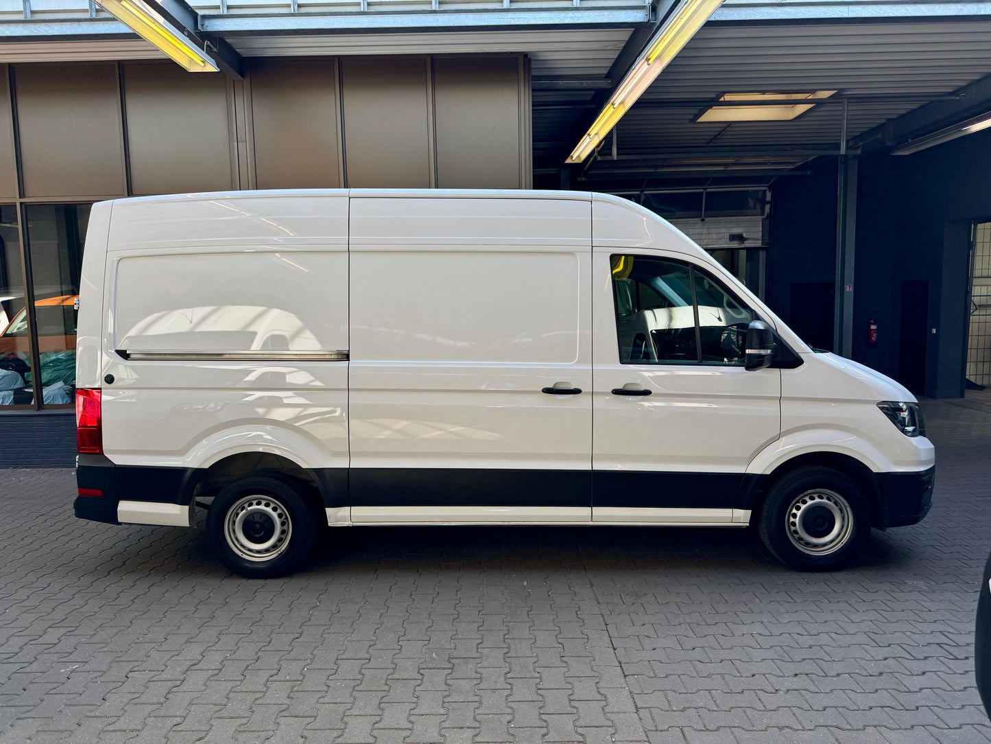 Volkswagen Crafter 2.0 TDI L3H3 mittellang KLIMA AHK NAVI