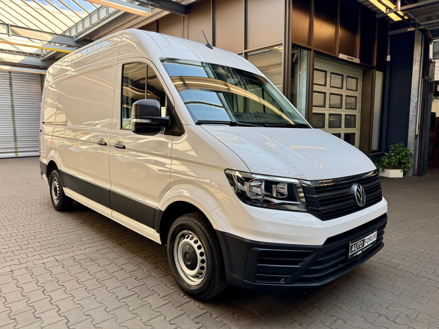 Volkswagen Crafter 2.0 TDI L3H3 mittellang KLIMA AHK NAVI