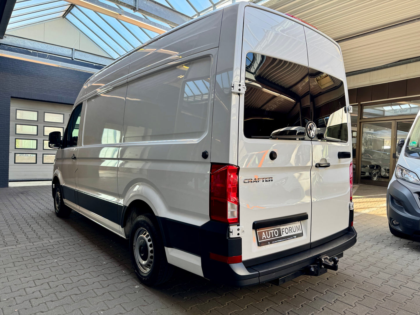 Volkswagen Crafter 2.0 TDI L3H3 mittellang KLIMA AHK NAVI