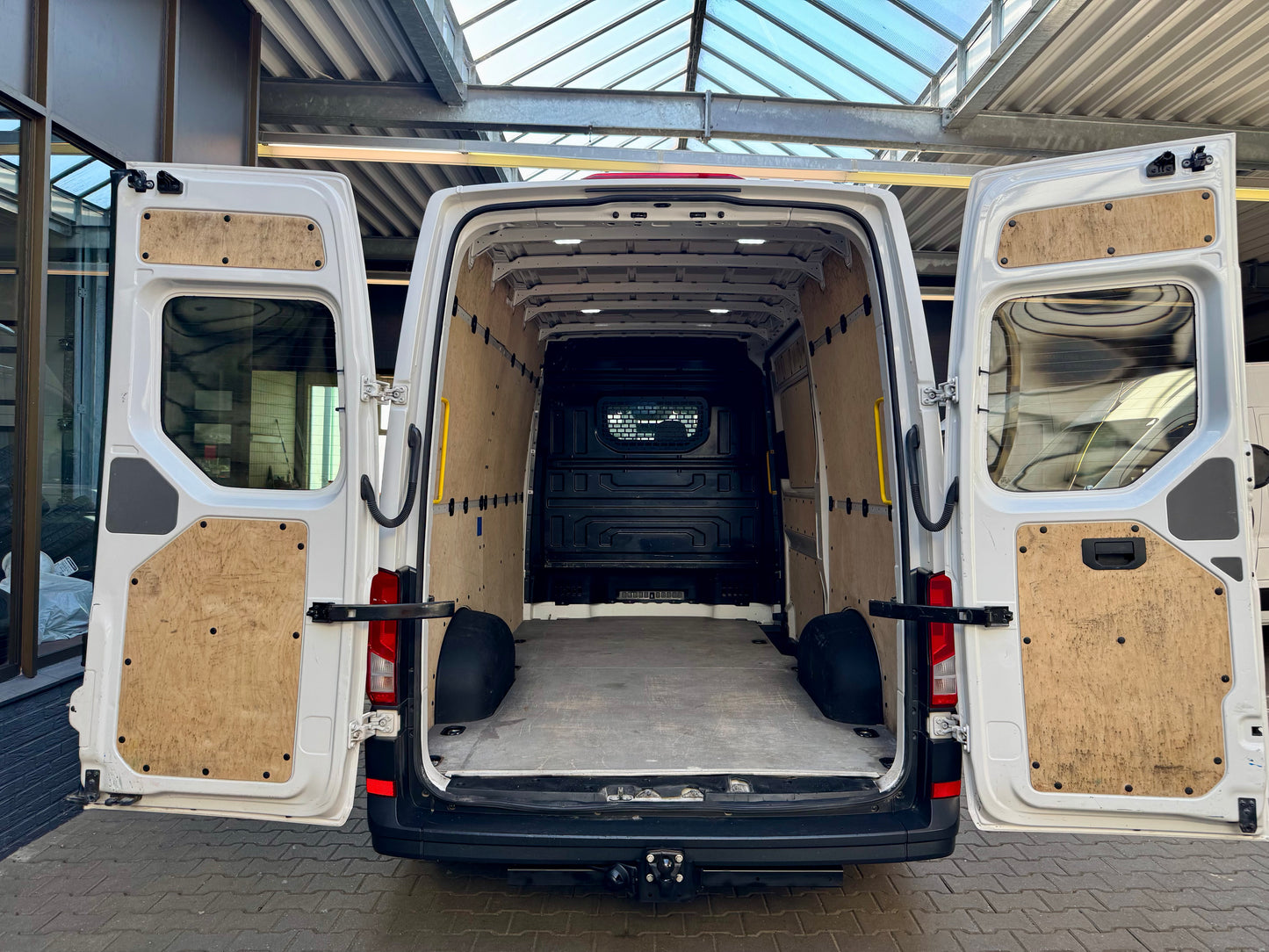 Volkswagen Crafter 2.0 TDI L3H3 mittellang KLIMA AHK NAVI
