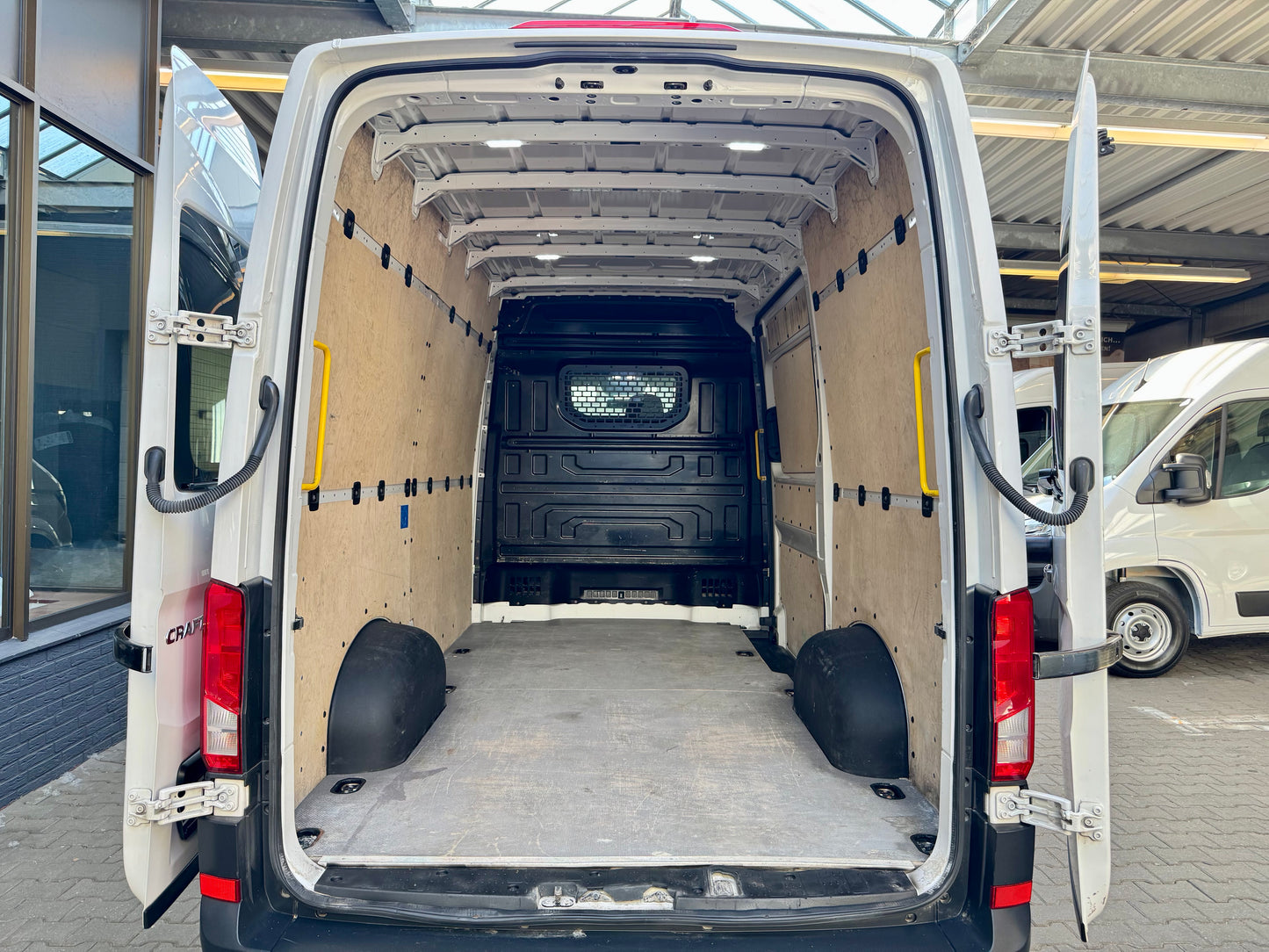 Volkswagen Crafter 2.0 TDI L3H3 mittellang KLIMA AHK NAVI