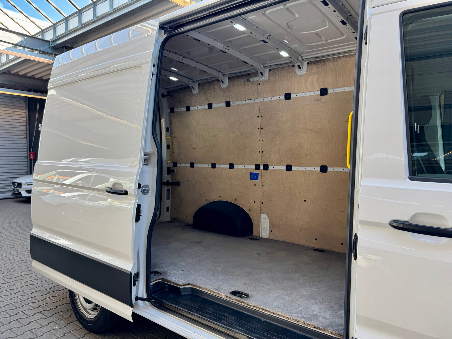 Volkswagen Crafter 2.0 TDI L3H3 mittellang KLIMA AHK NAVI