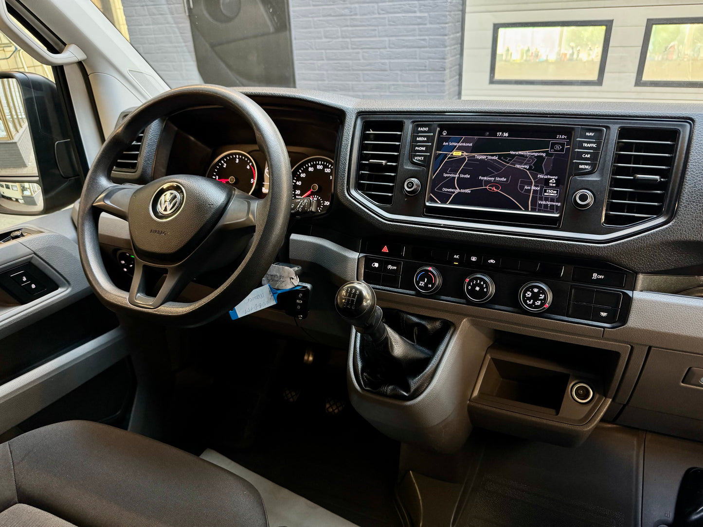 Volkswagen Crafter 2.0 TDI L3H3 mittellang KLIMA AHK NAVI