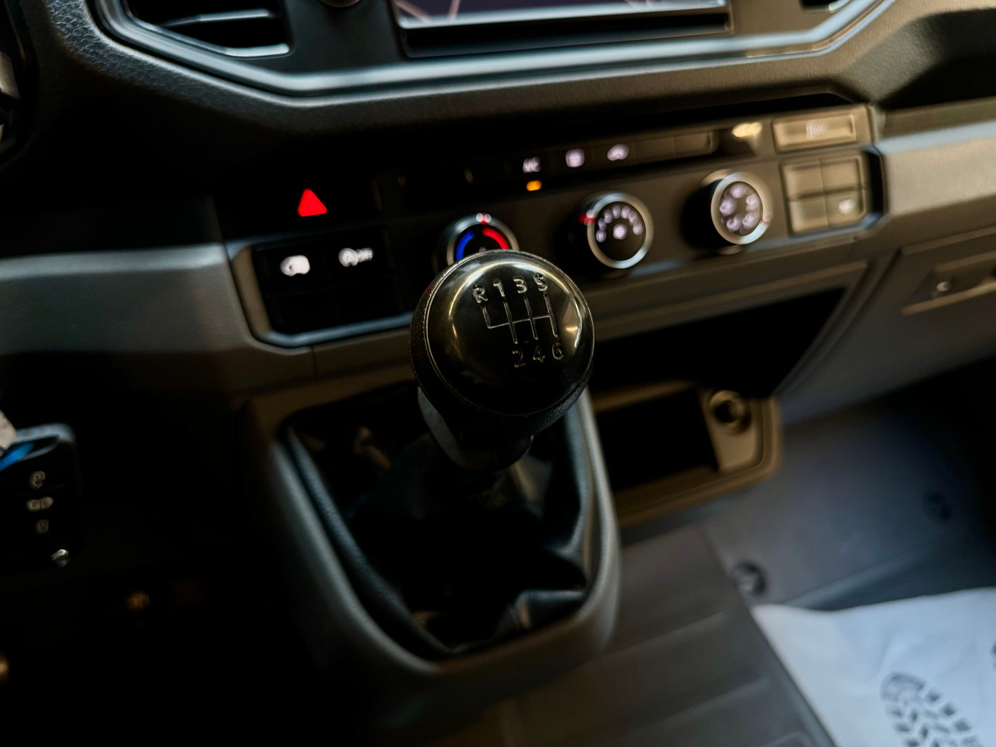 Volkswagen Crafter 2.0 TDI L3H3 mittellang KLIMA AHK NAVI