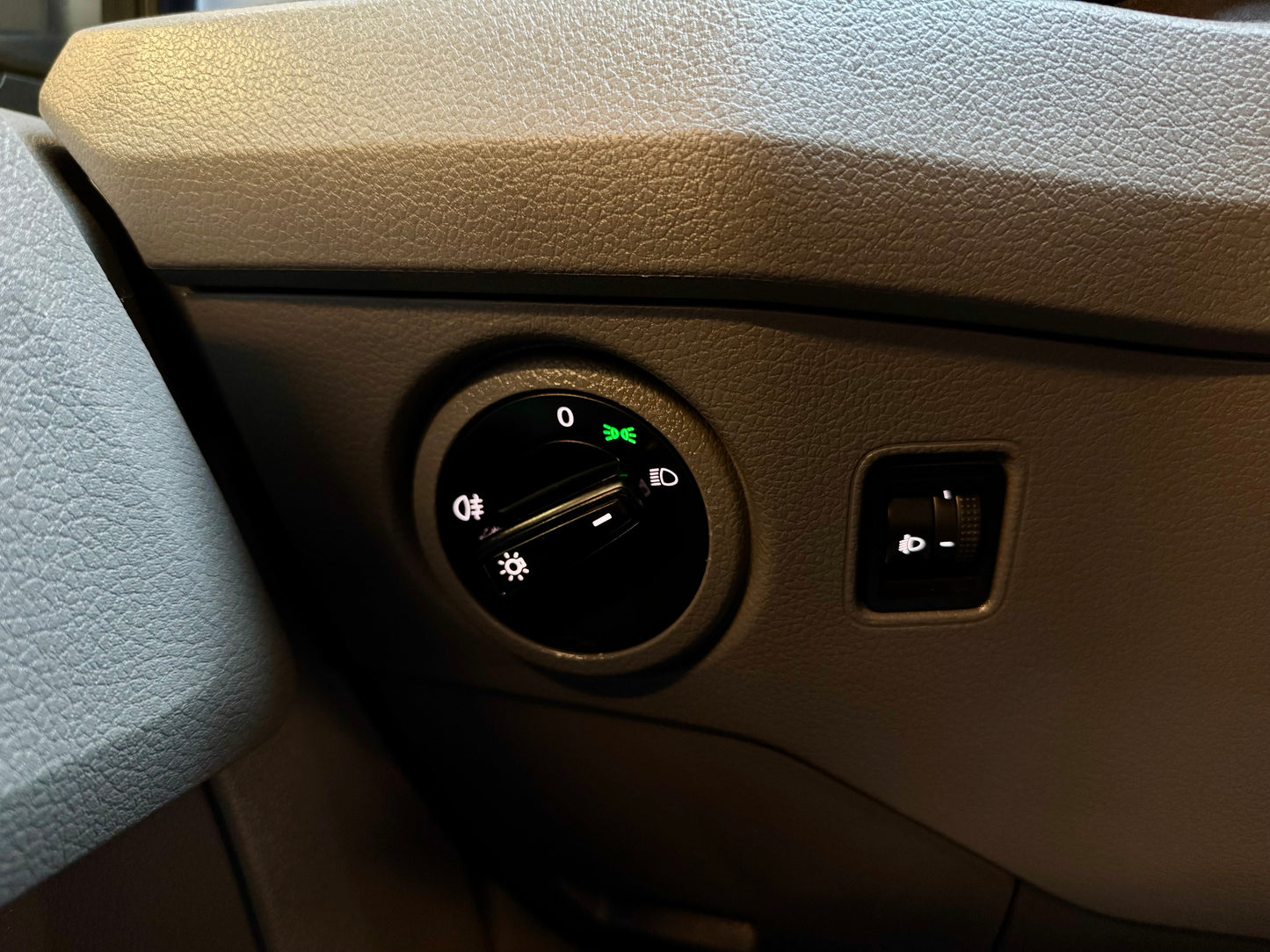 Volkswagen Crafter 2.0 TDI L3H3 mittellang KLIMA AHK NAVI