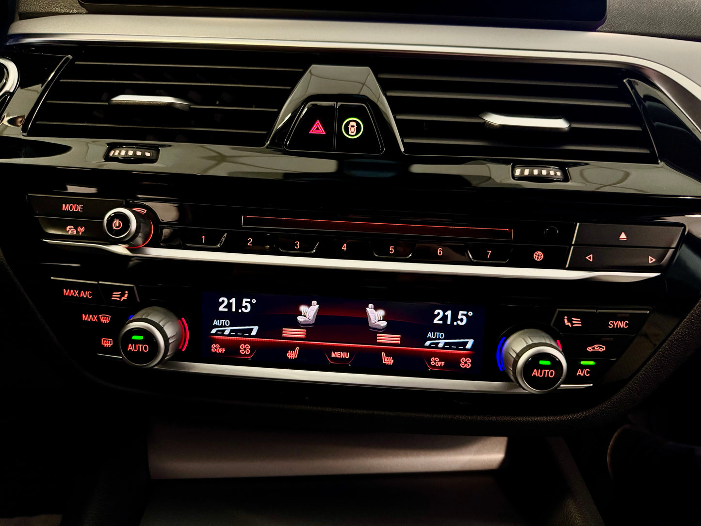 BMW 530i xDrive LEDER NAVI PDC SHZ LED MEMORY HARMAN