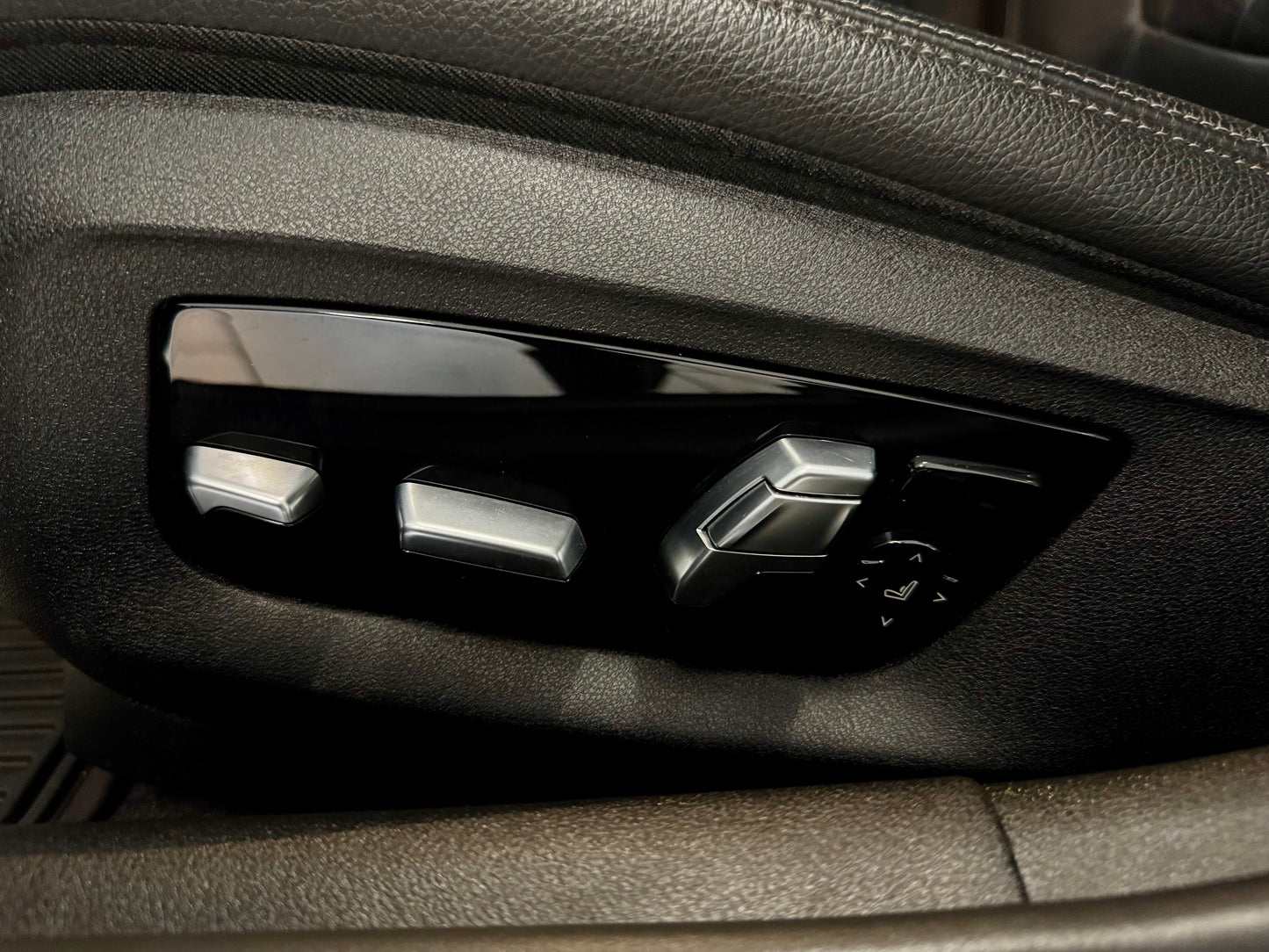 BMW 530i xDrive LEDER NAVI PDC SHZ LED MEMORY HARMAN