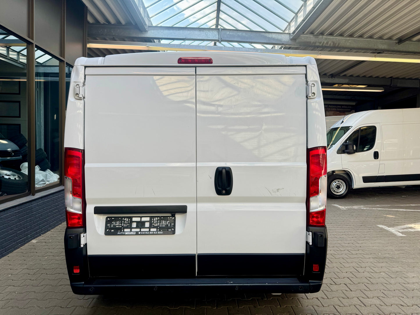 Peugeot Boxer 2.2 HDi L1H1 3,3t KLIMA NAVI 3-SITZER PDC