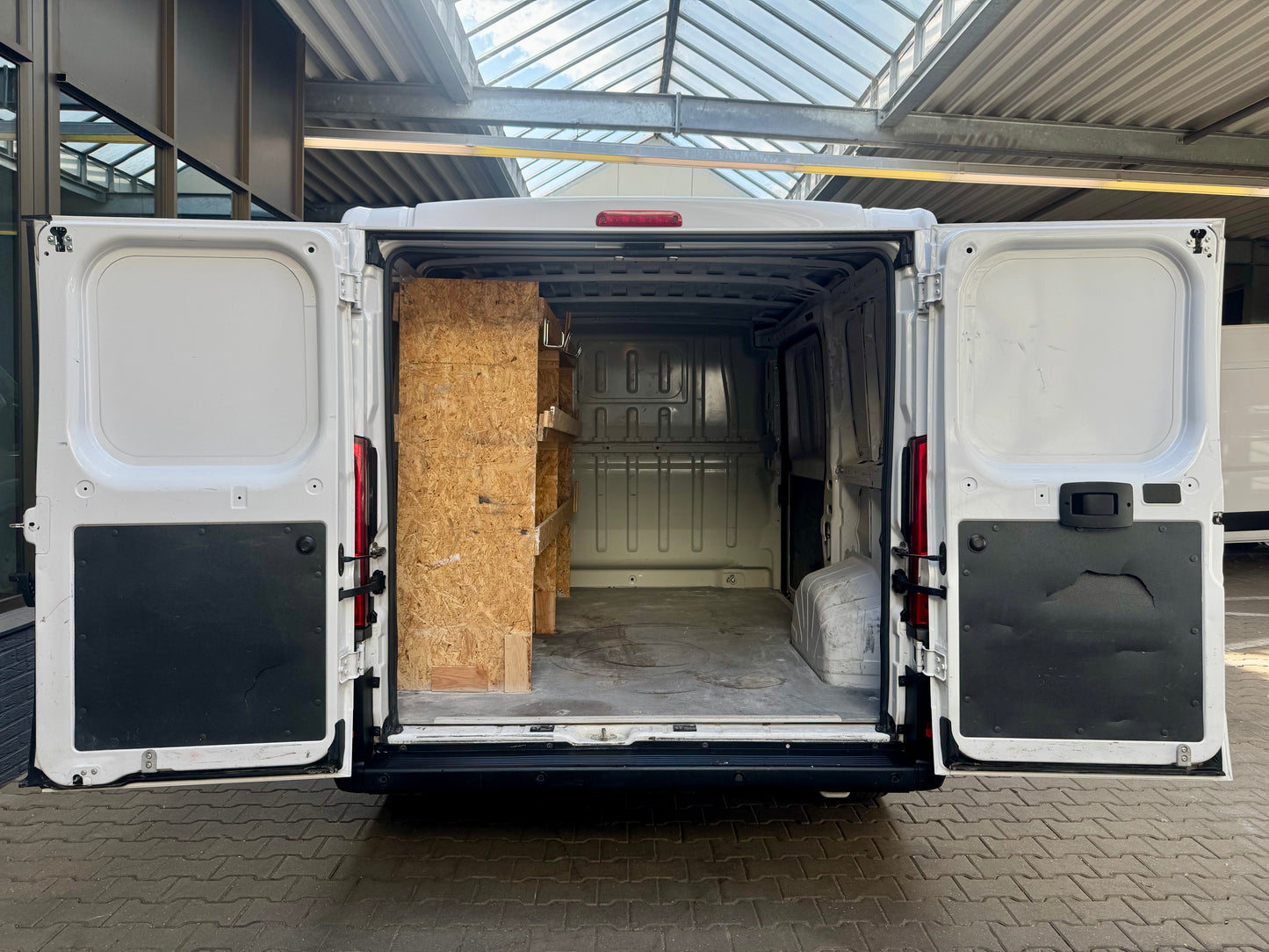 Peugeot Boxer 2.2 HDi L1H1 3,3t KLIMA NAVI 3-SITZER PDC