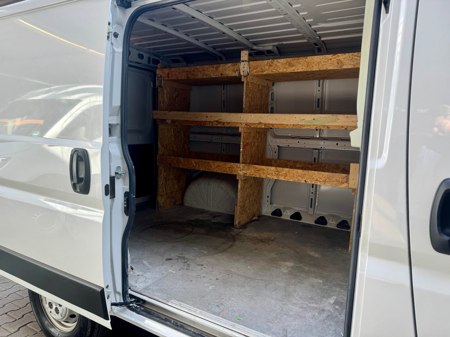 Peugeot Boxer 2.2 HDi L1H1 3,3t KLIMA NAVI 3-SITZER PDC