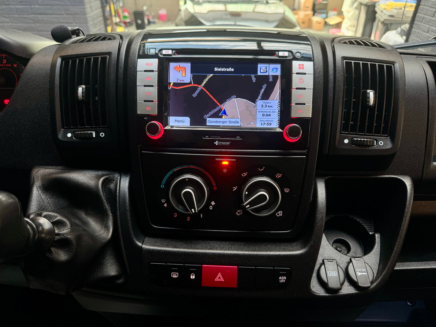 Peugeot Boxer 2.2 HDi L1H1 3,3t KLIMA NAVI 3-SITZER PDC