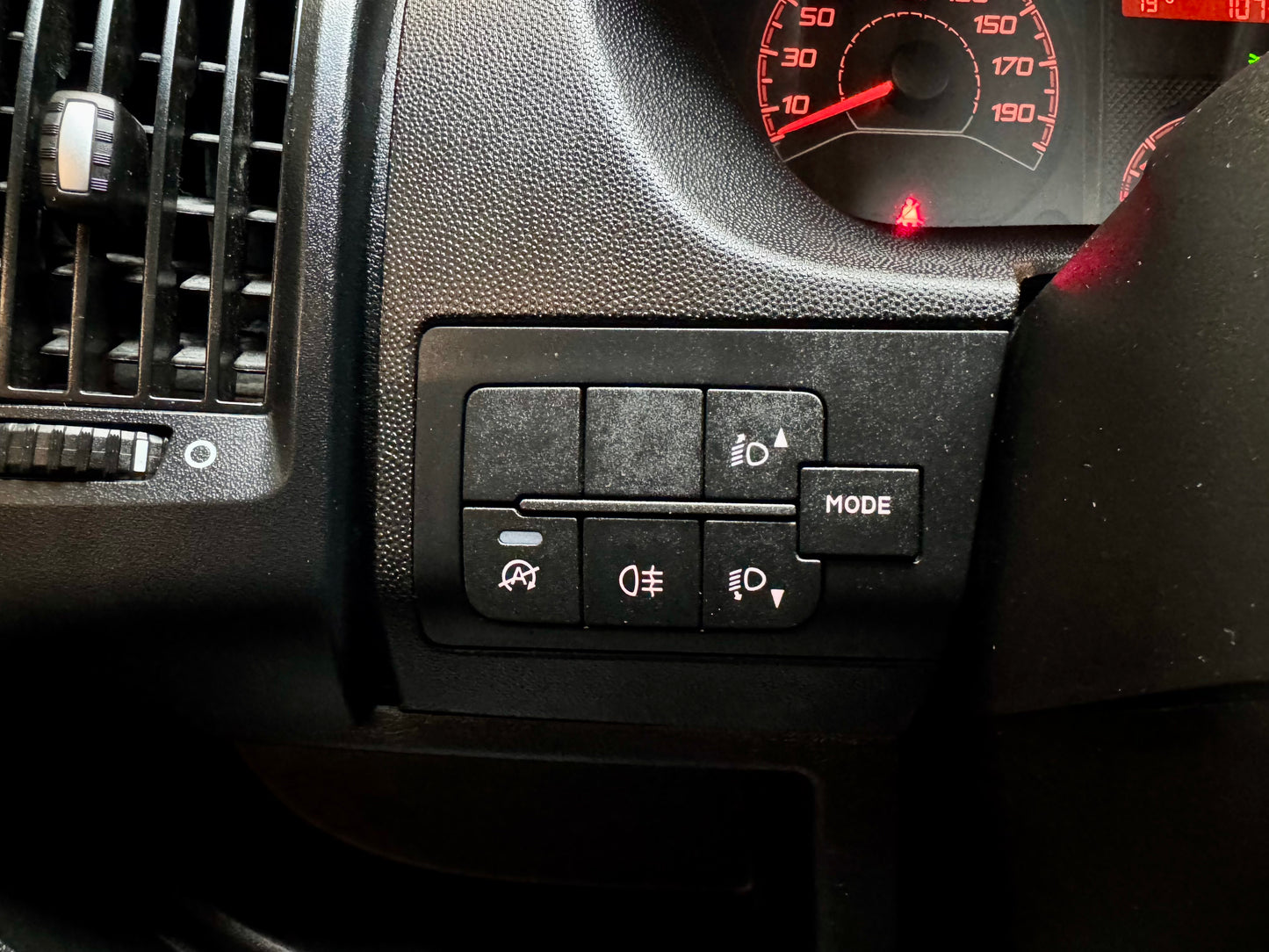 Peugeot Boxer 2.2 HDi L1H1 3,3t KLIMA NAVI 3-SITZER PDC