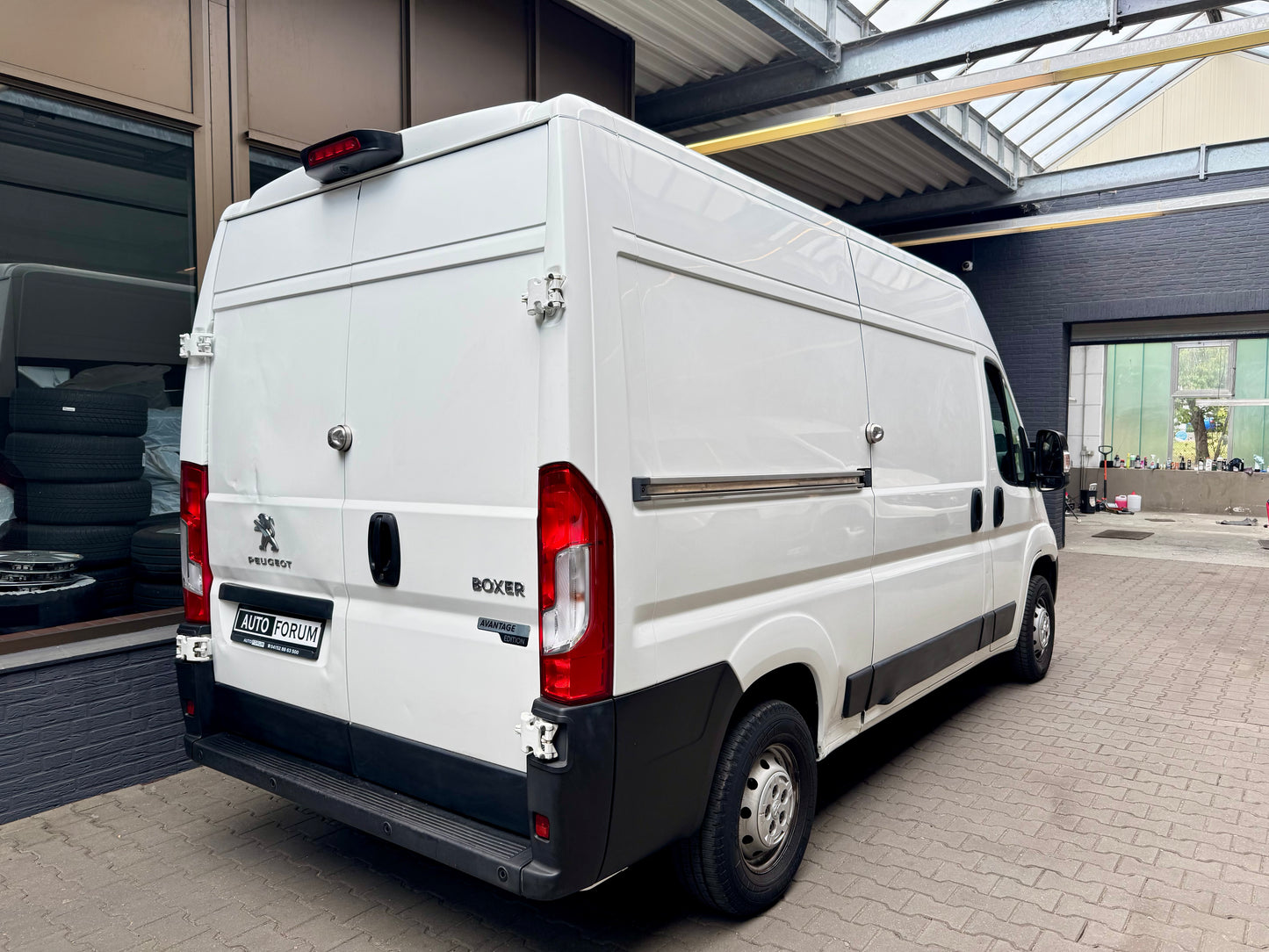 Peugeot Boxer 2.0 HDi L2H2 KLIMA REGALE 3-SITZE CAM PDC