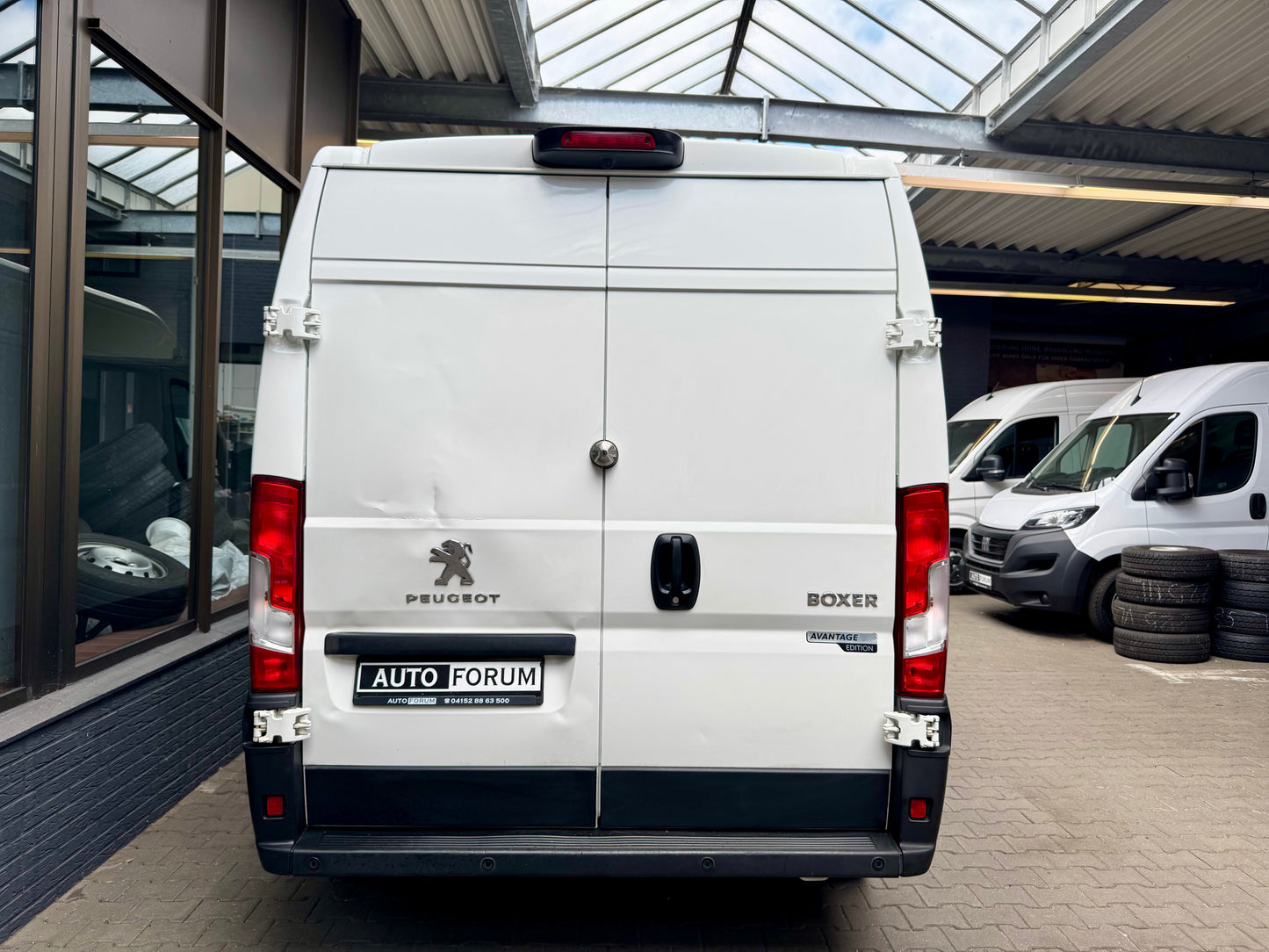 Peugeot Boxer 2.0 HDi L2H2 KLIMA REGALE 3-SITZE CAM PDC