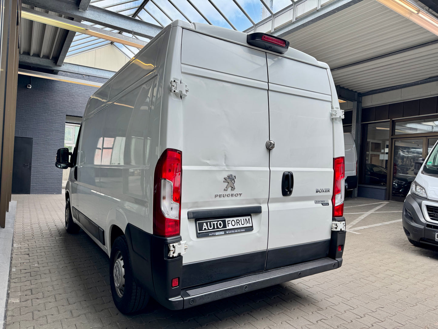 Peugeot Boxer 2.0 HDi L2H2 KLIMA REGALE 3-SITZE CAM PDC