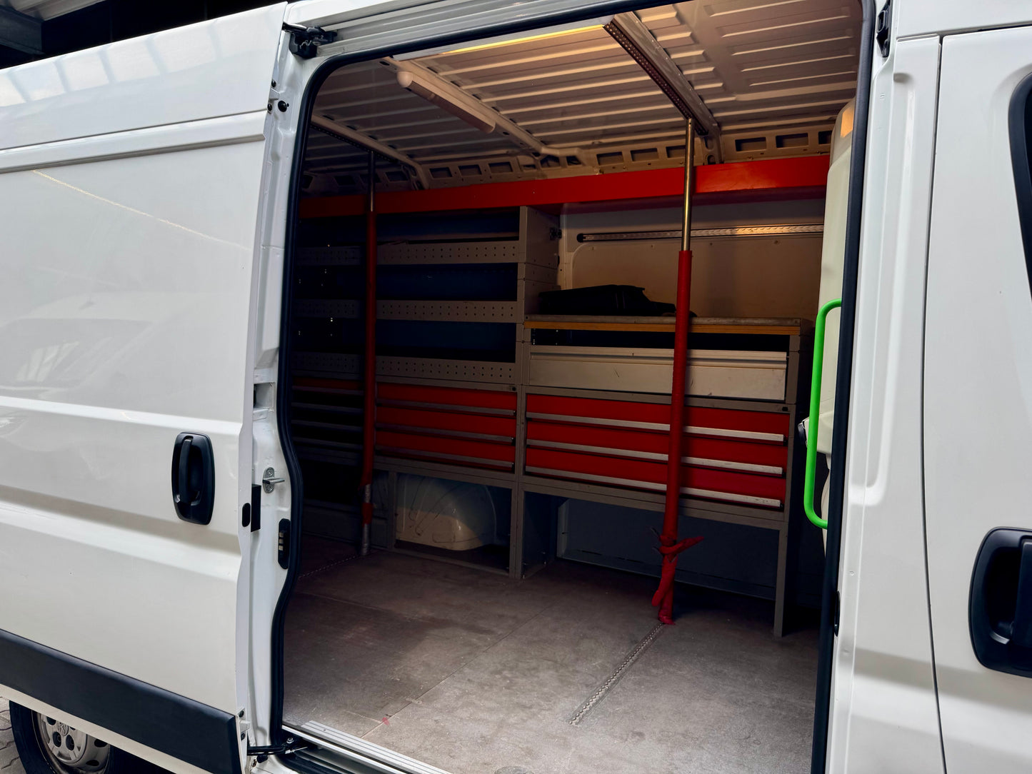 Peugeot Boxer 2.0 HDi L2H2 KLIMA REGALE 3-SITZE CAM PDC