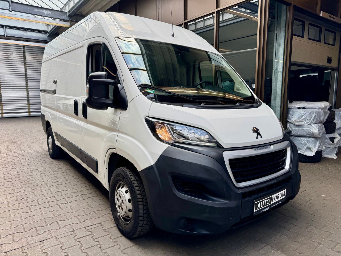 Peugeot Boxer 2.0 HDi L2H2 KLIMA REGALE 3-SITZE CAM PDC