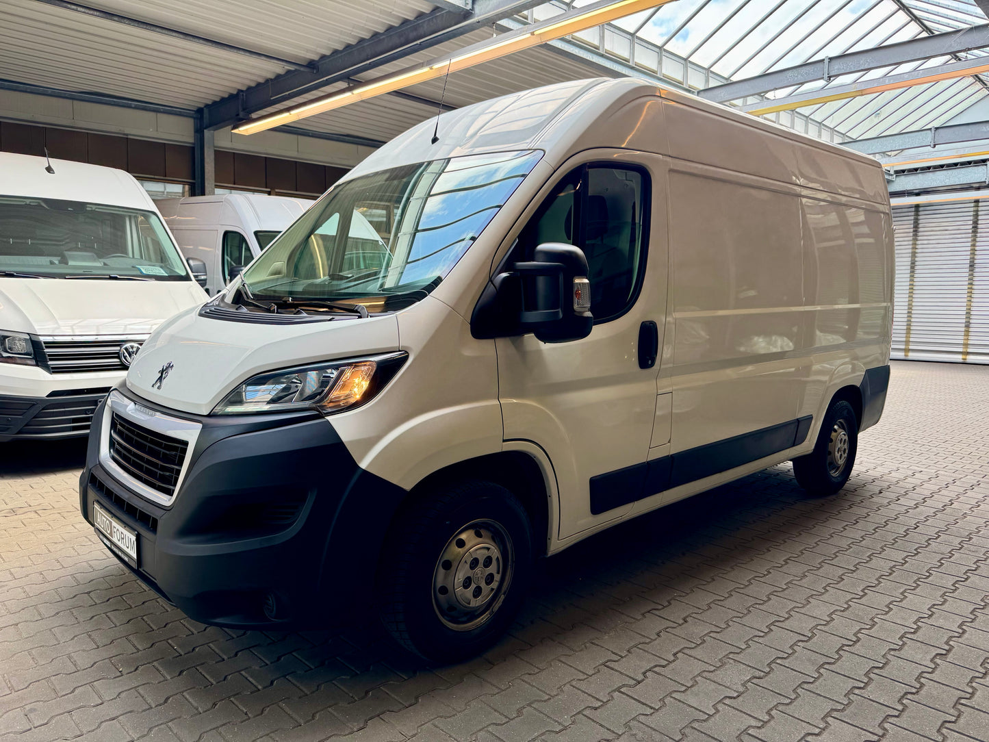 Peugeot Boxer 2.0 HDi L2H2 KLIMA REGALE 3-SITZE CAM PDC