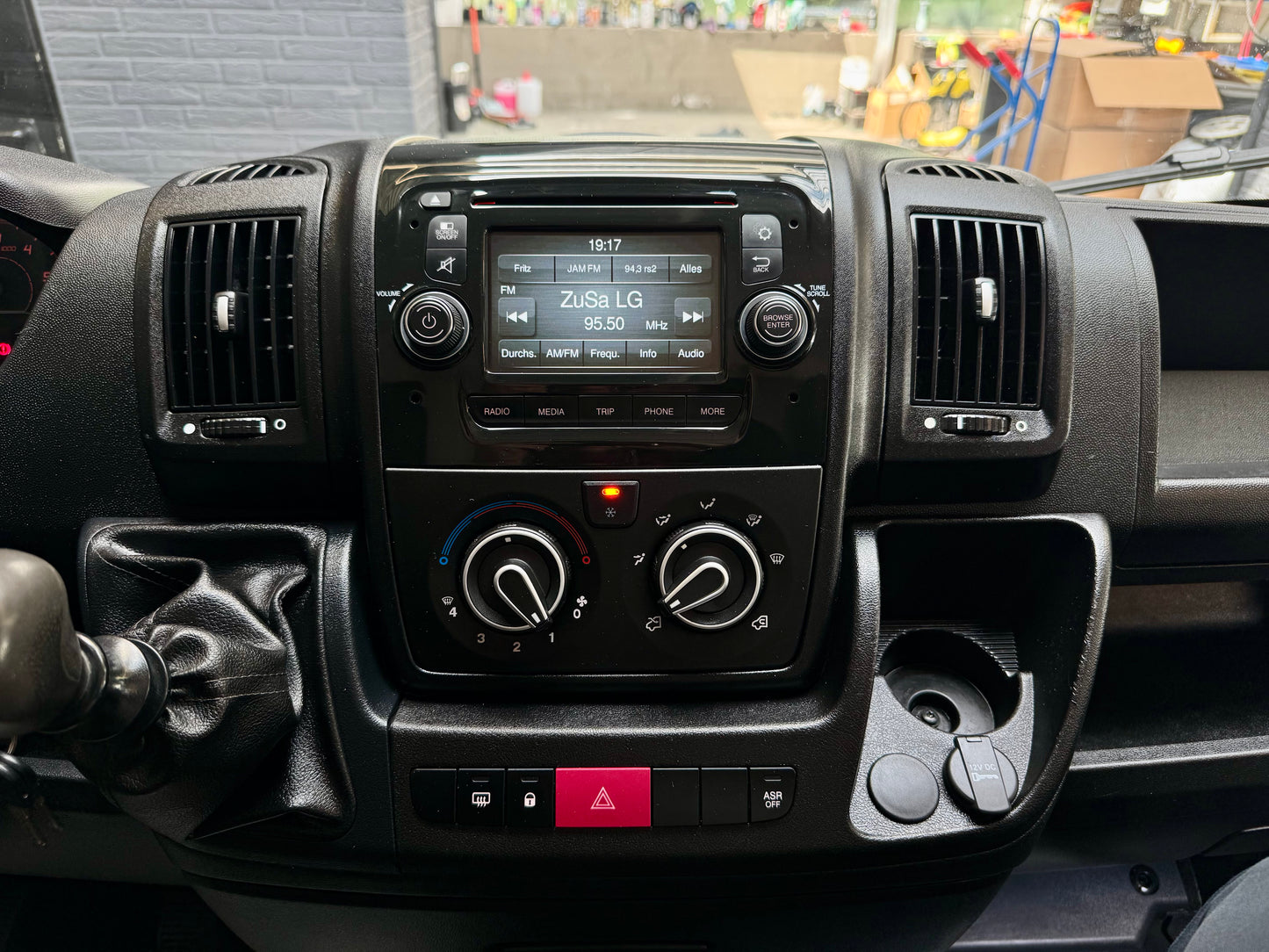 Peugeot Boxer 2.0 HDi L2H2 KLIMA REGALE 3-SITZE CAM PDC