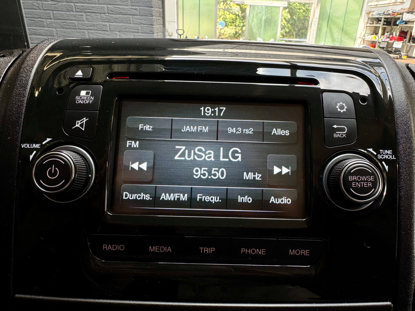 Peugeot Boxer 2.0 HDi L2H2 KLIMA REGALE 3-SITZE CAM PDC