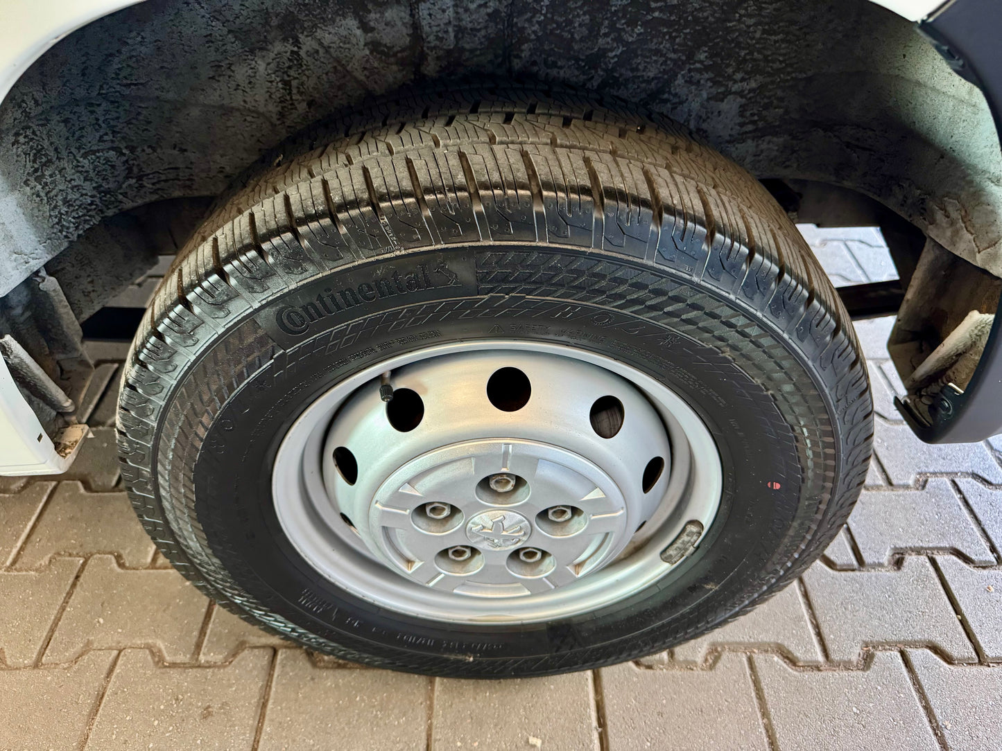 Peugeot Boxer 2.2 HDi L2H2 3,3t KLIMA 3-SITZER PDC DAB