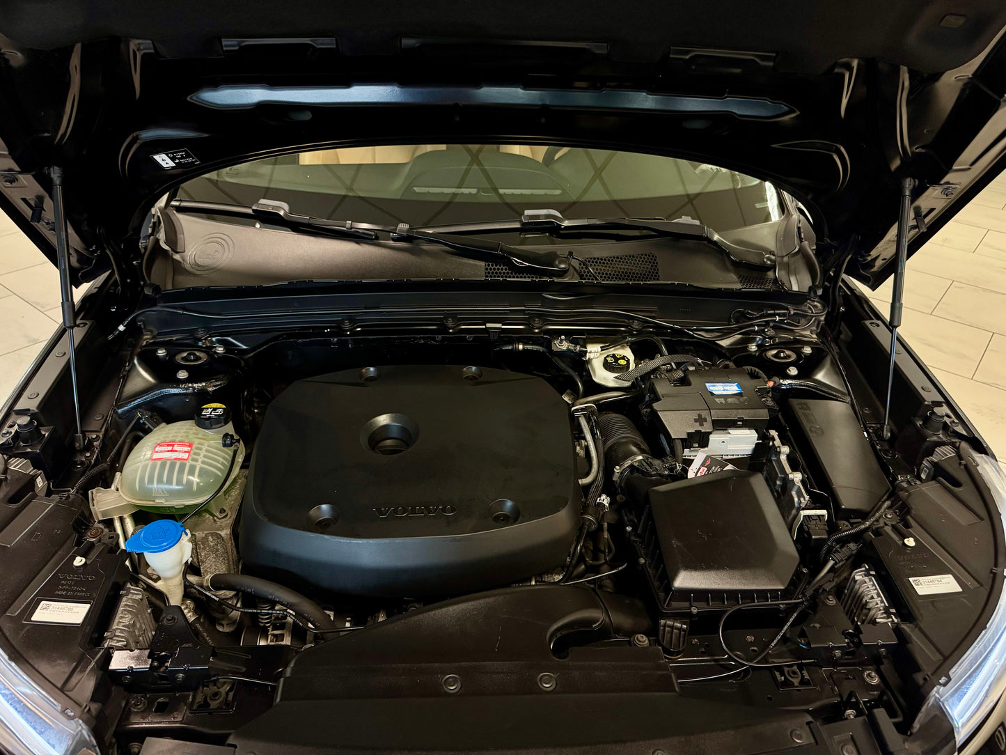 Volvo XC40 2.0 T5 AWD AUT LEDER NAVI LED CAM SHZ PDC