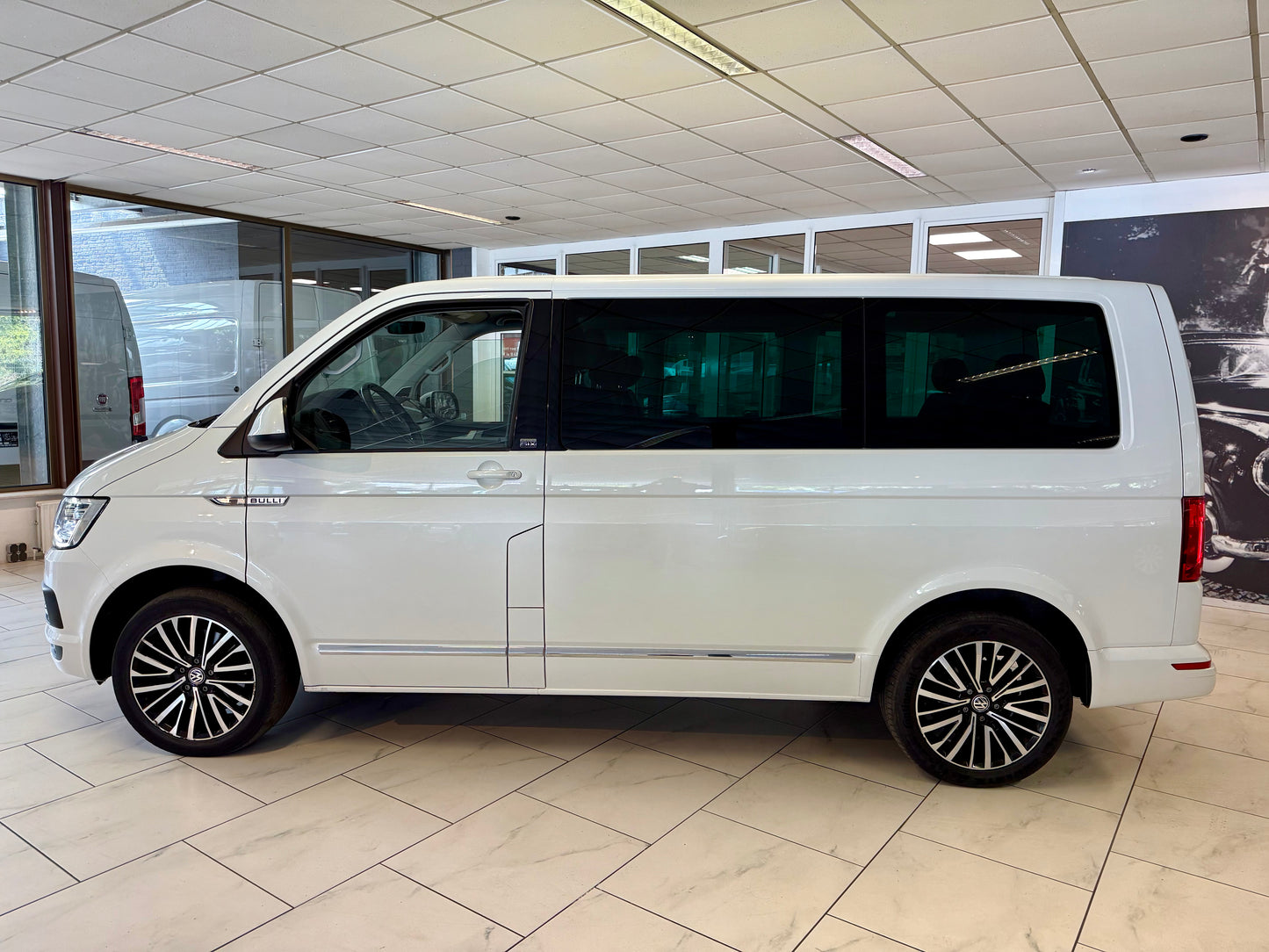 Volkswagen T6 Multivan 2.0 TDI GEN SIX LED SHZG LEDER 7SITZ