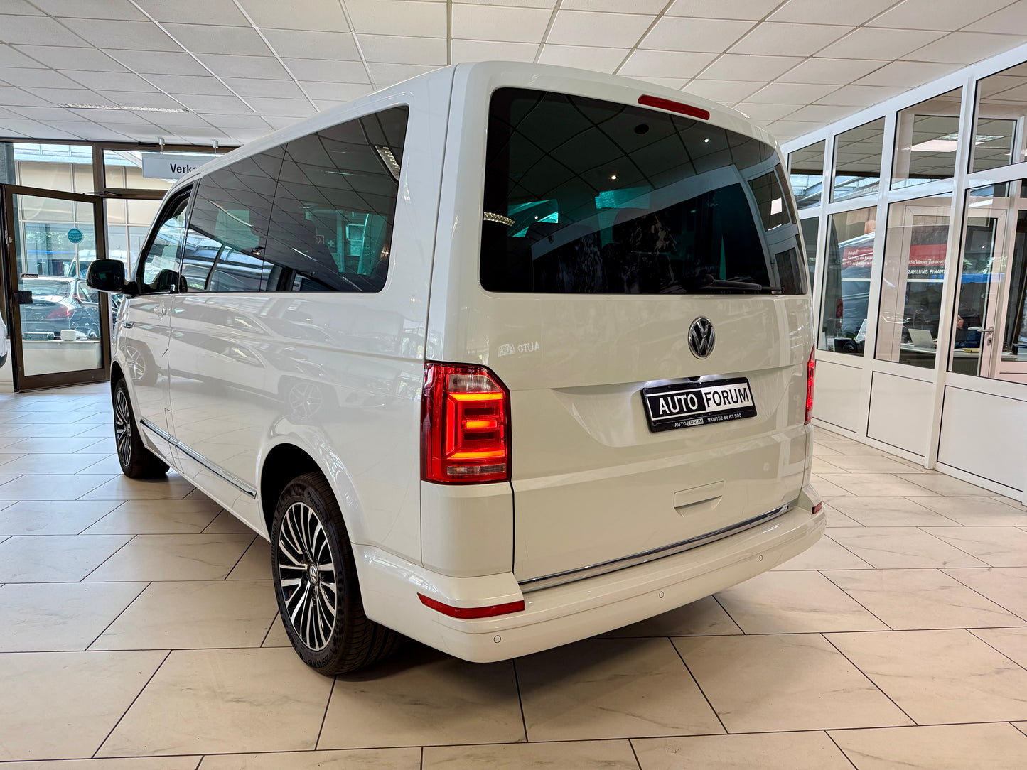 Volkswagen T6 Multivan 2.0 TDI GEN SIX LED SHZG LEDER 7SITZ