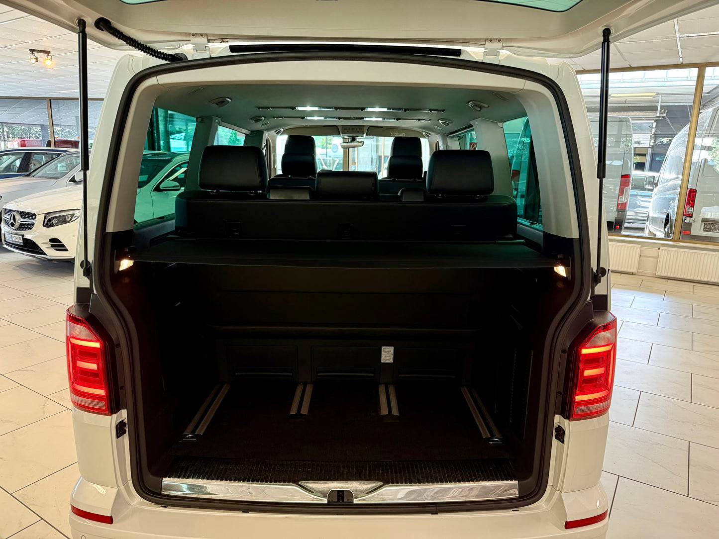 Volkswagen T6 Multivan 2.0 TDI GEN SIX LED SHZG LEDER 7SITZ