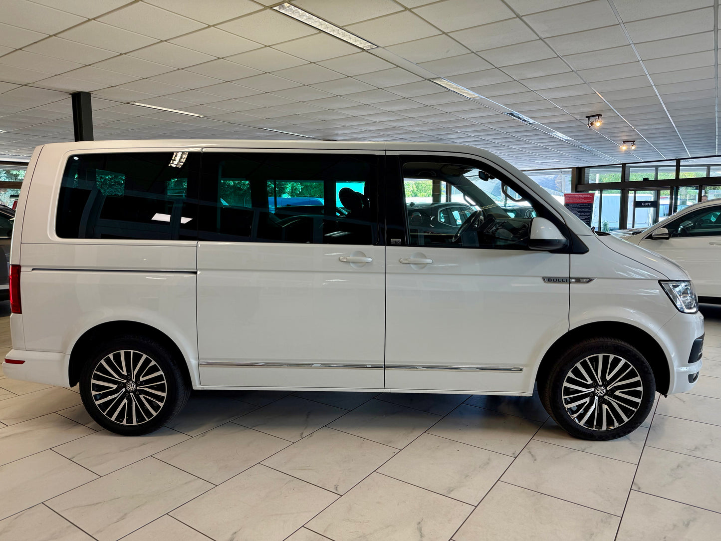 Volkswagen T6 Multivan 2.0 TDI GEN SIX LED SHZG LEDER 7SITZ