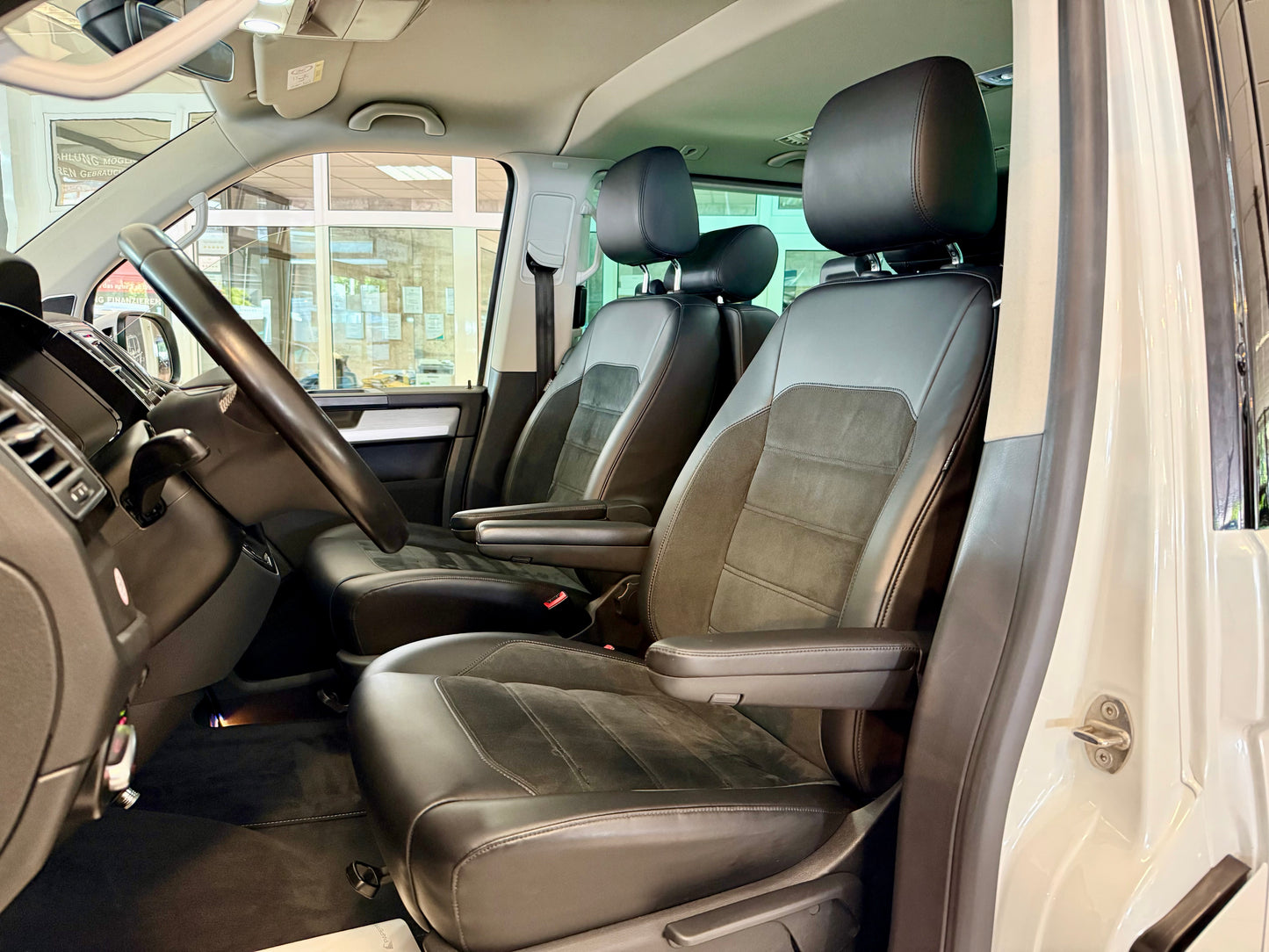 Volkswagen T6 Multivan 2.0 TDI GEN SIX LED SHZG LEDER 7SITZ